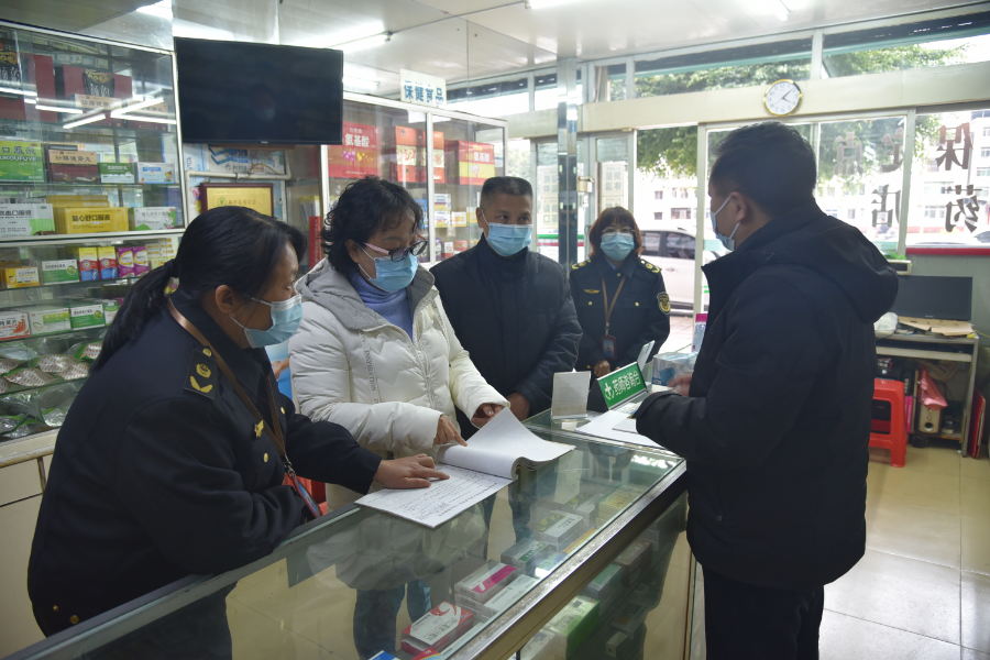 副县长姚家芳率队开展疫情防控检查